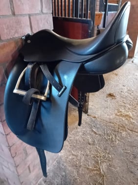 Wintec zadel 17 inch