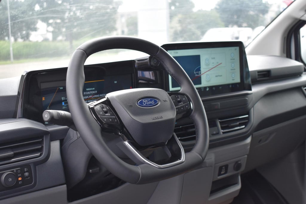 Ford E-transit cust. 320 l1h1 limited 65 kwh | uit voorraad leverbaar! | fr
