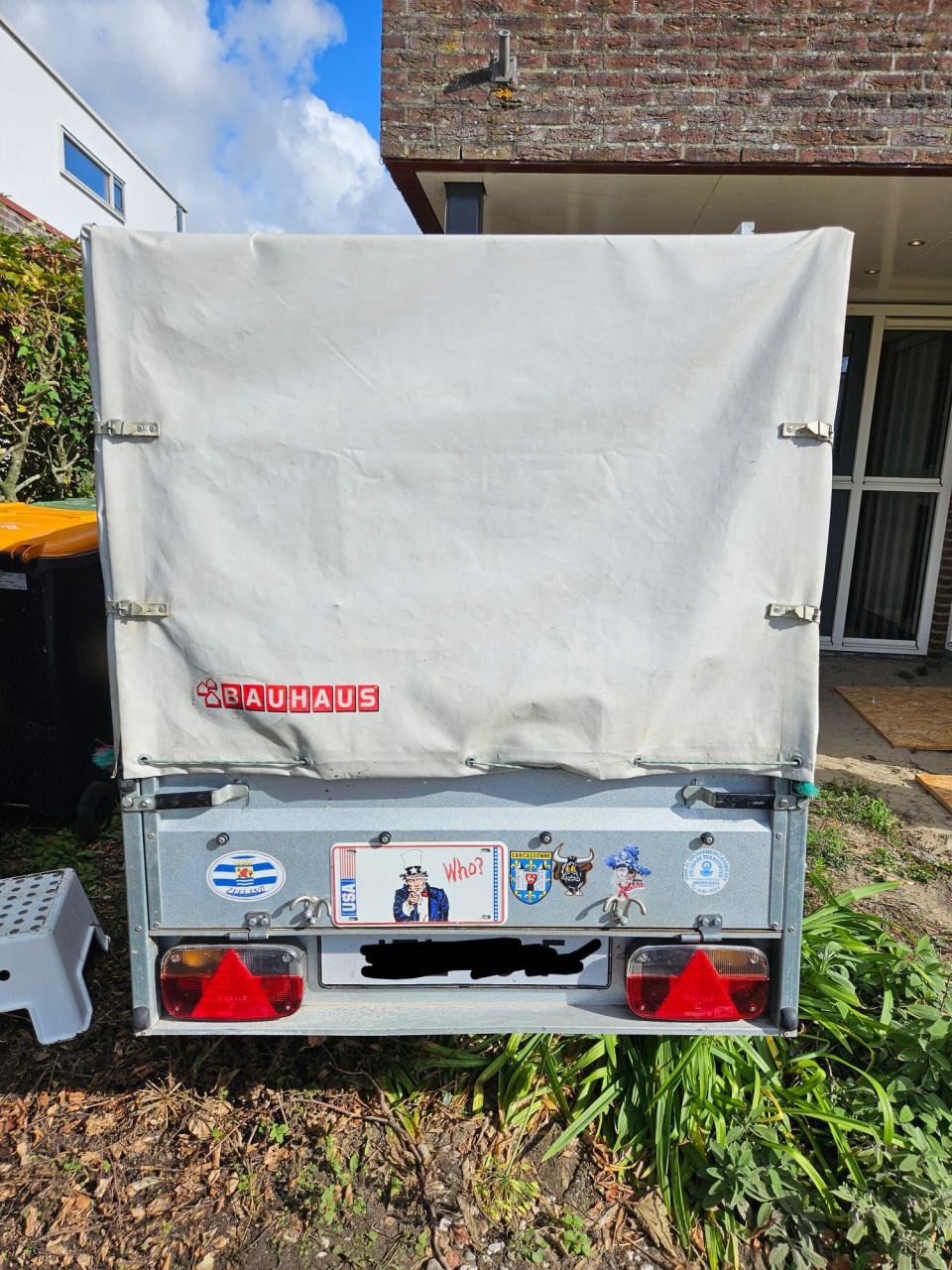 Aanhangwagen (Stema) met huif