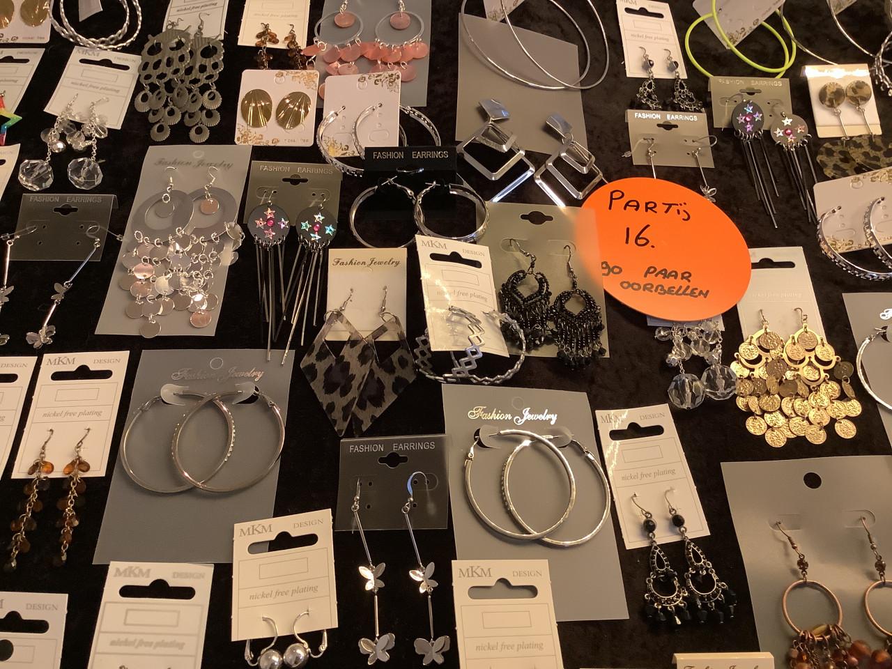 Partij prachtige oorbellen. (Partij 16)