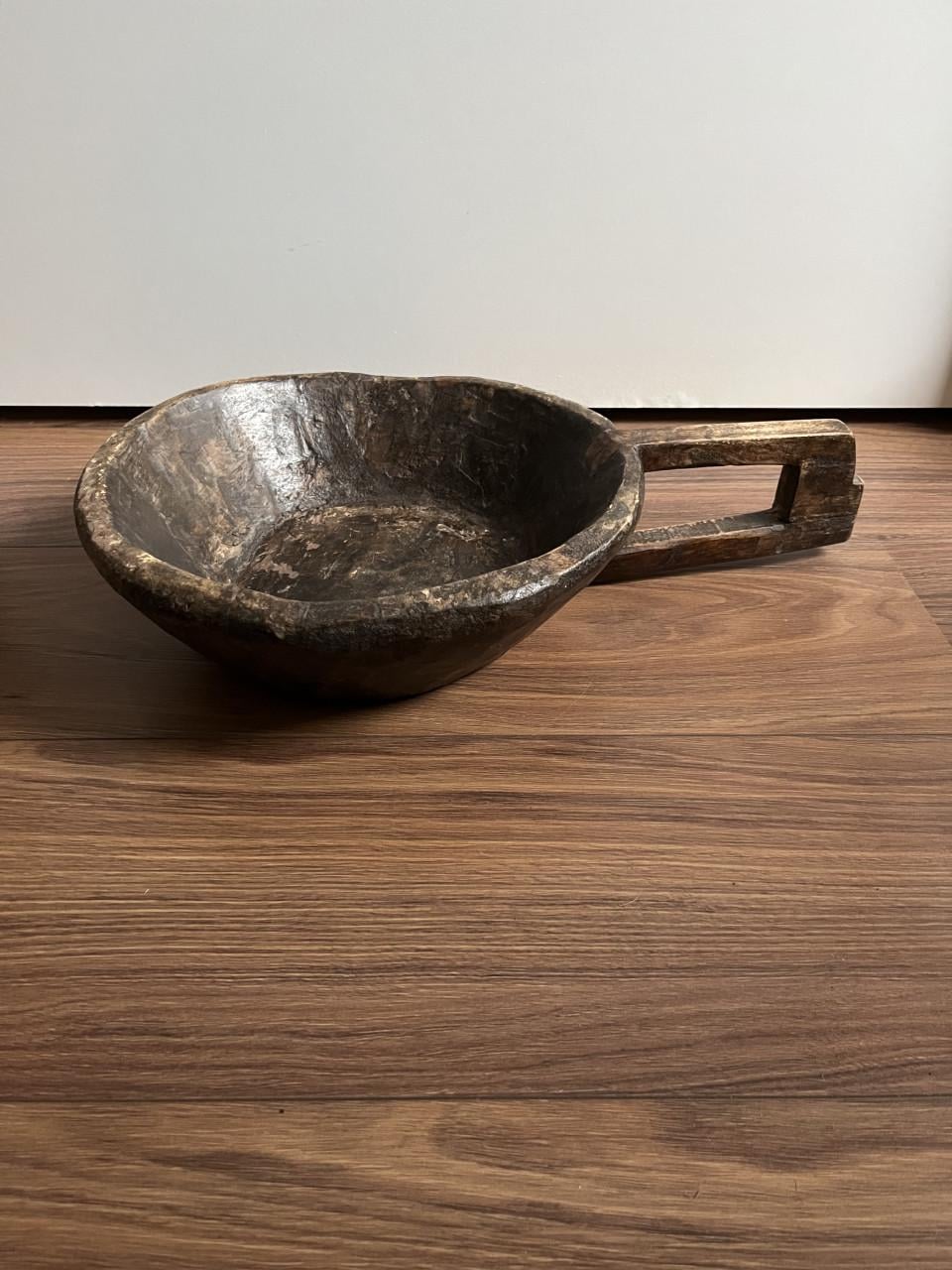 Houten schaal met handvat