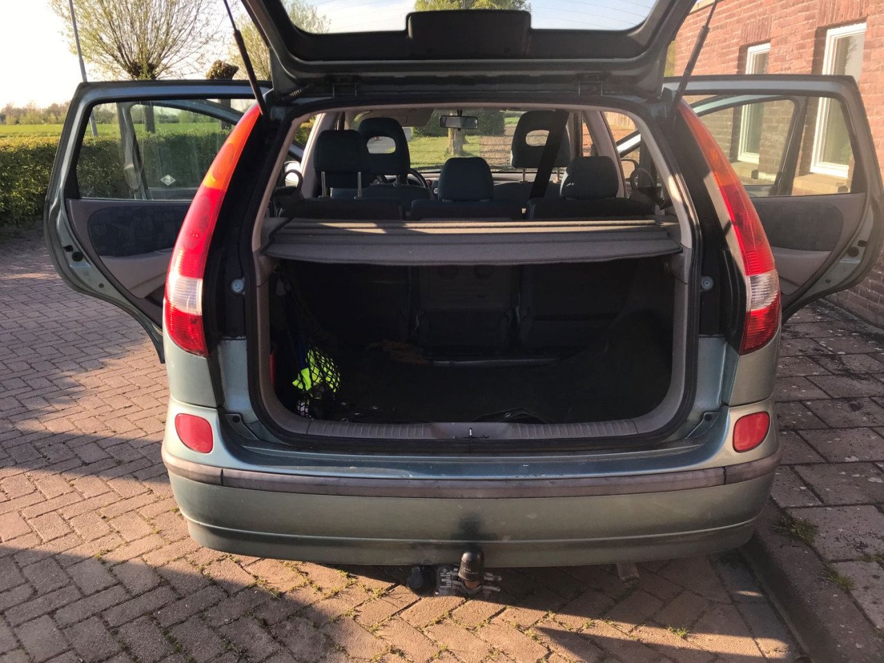 Nissan Almera Tino
