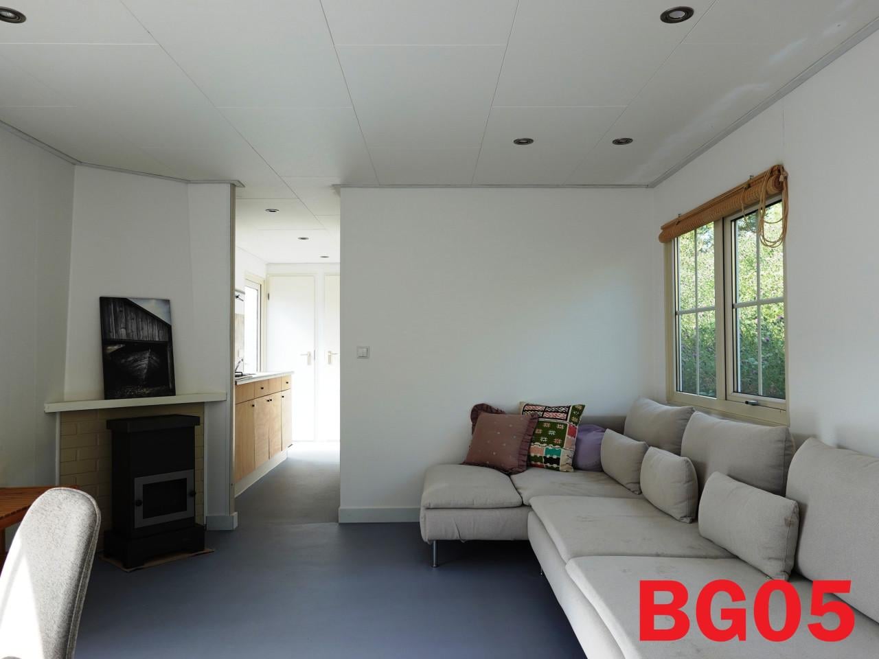 Spiegelchalet, chalet met gespiegelde indeling en dubbel glas te koop