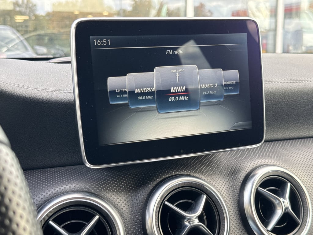 Mercedes-Benz A-Klasse 180 amg night edition plus | h&k | carplay | leder |