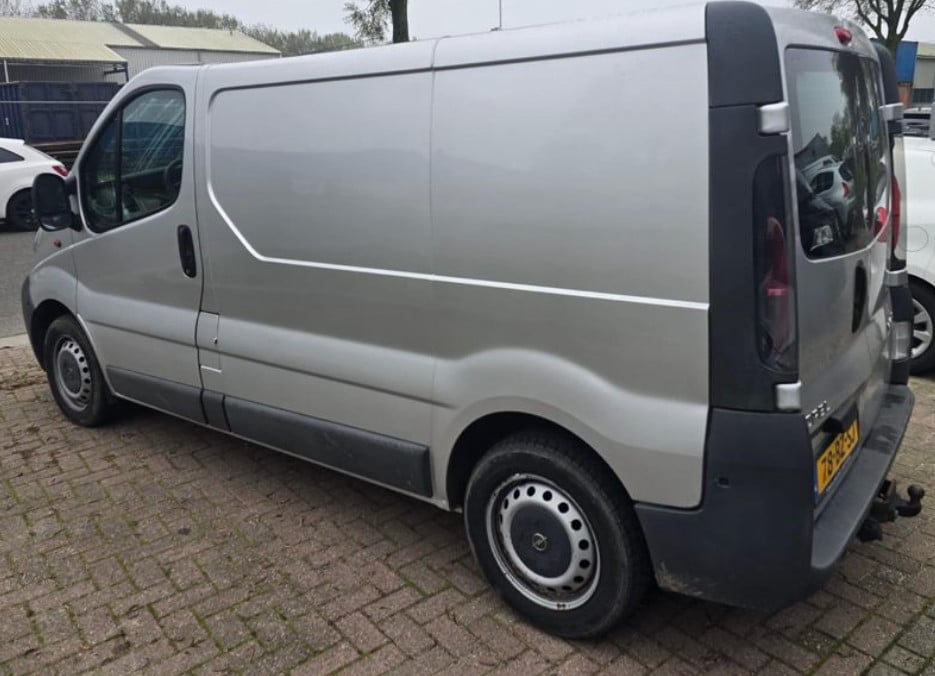 Opel  VIVARO 1.9DI 2.7T L1H1 2006 181000 KM