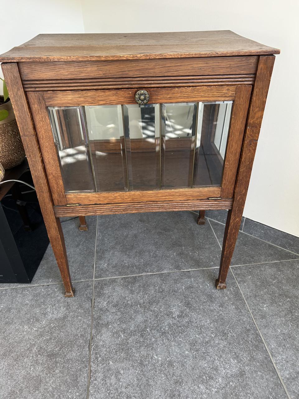 Ouderwets theekastje