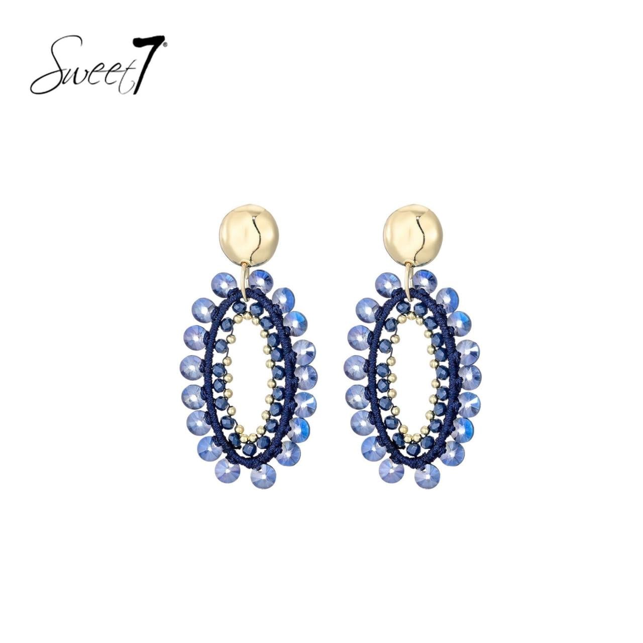 Oorbellen blauw met glas kralen en goudkleurige top