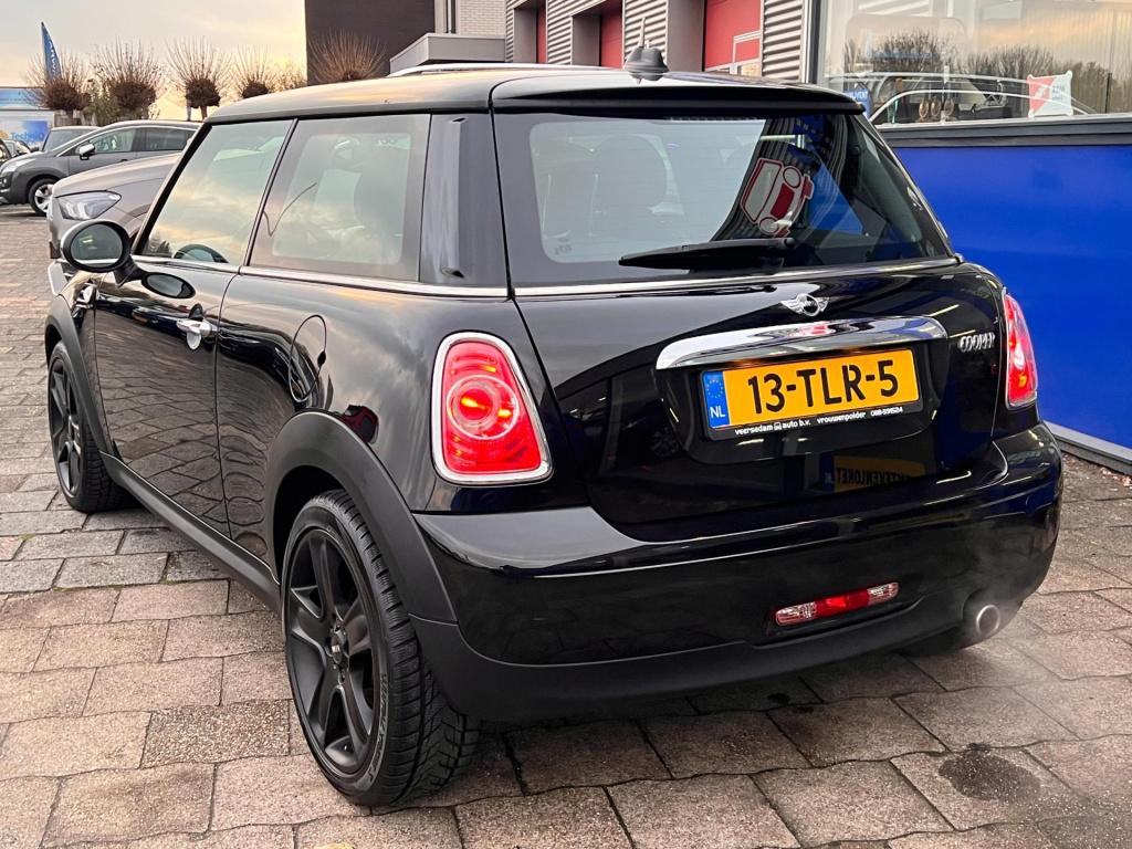 Mini Cooper mini 1.6 10 years ii, navigatie, leer, lm velgen enz...