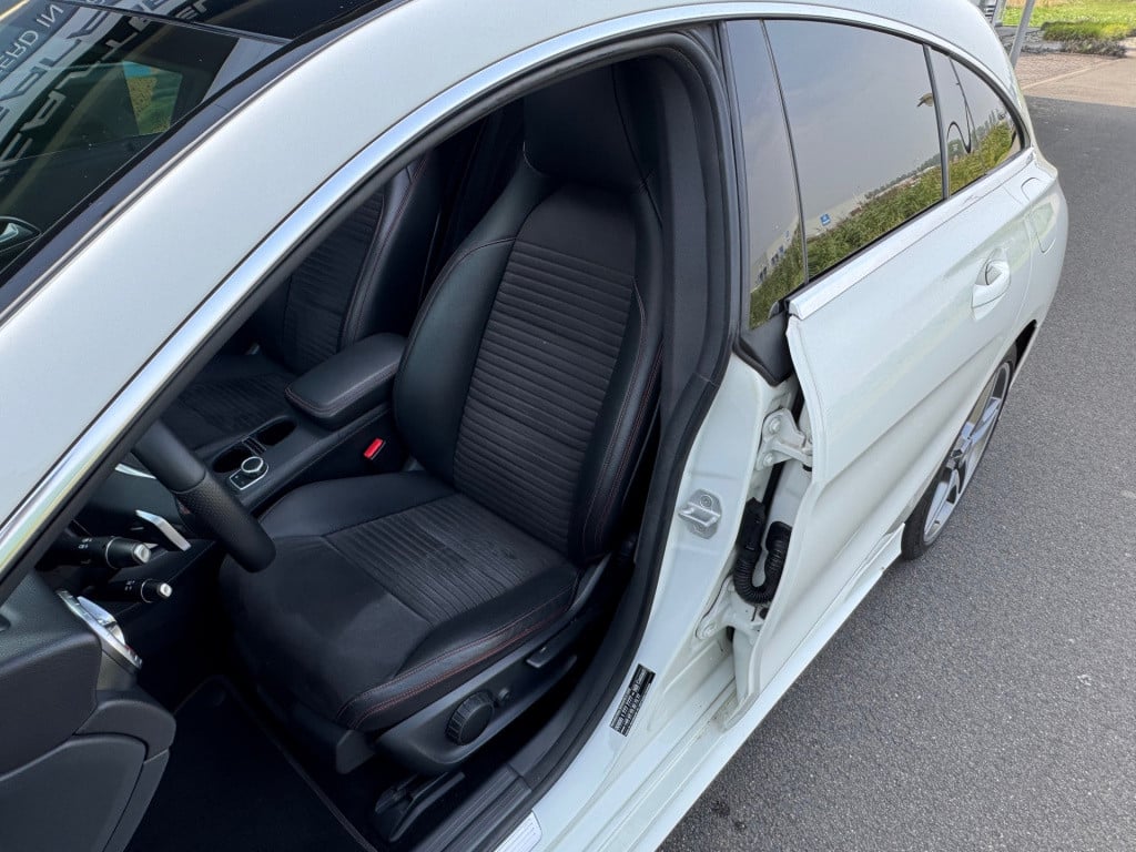 Mercedes-Benz Cla shooting brake 180 amg automaat , panoramadak , achteruit
