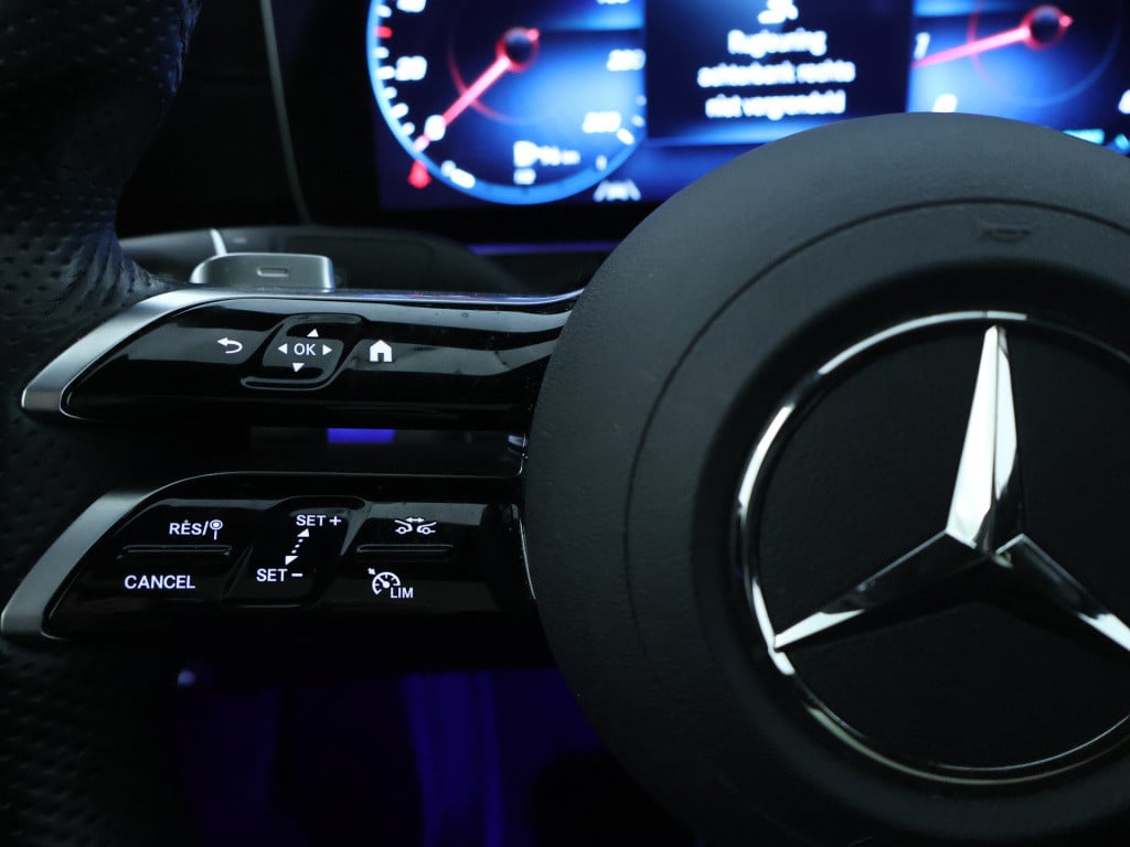 Mercedes-Benz E-Klasse 200 amg line | panoramadak | trekhaak | sfeerverlich