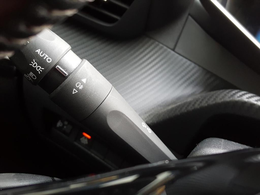 Peugeot 208 50kwh 136pk 3-fase allure pack apple carplay & android auto | 3