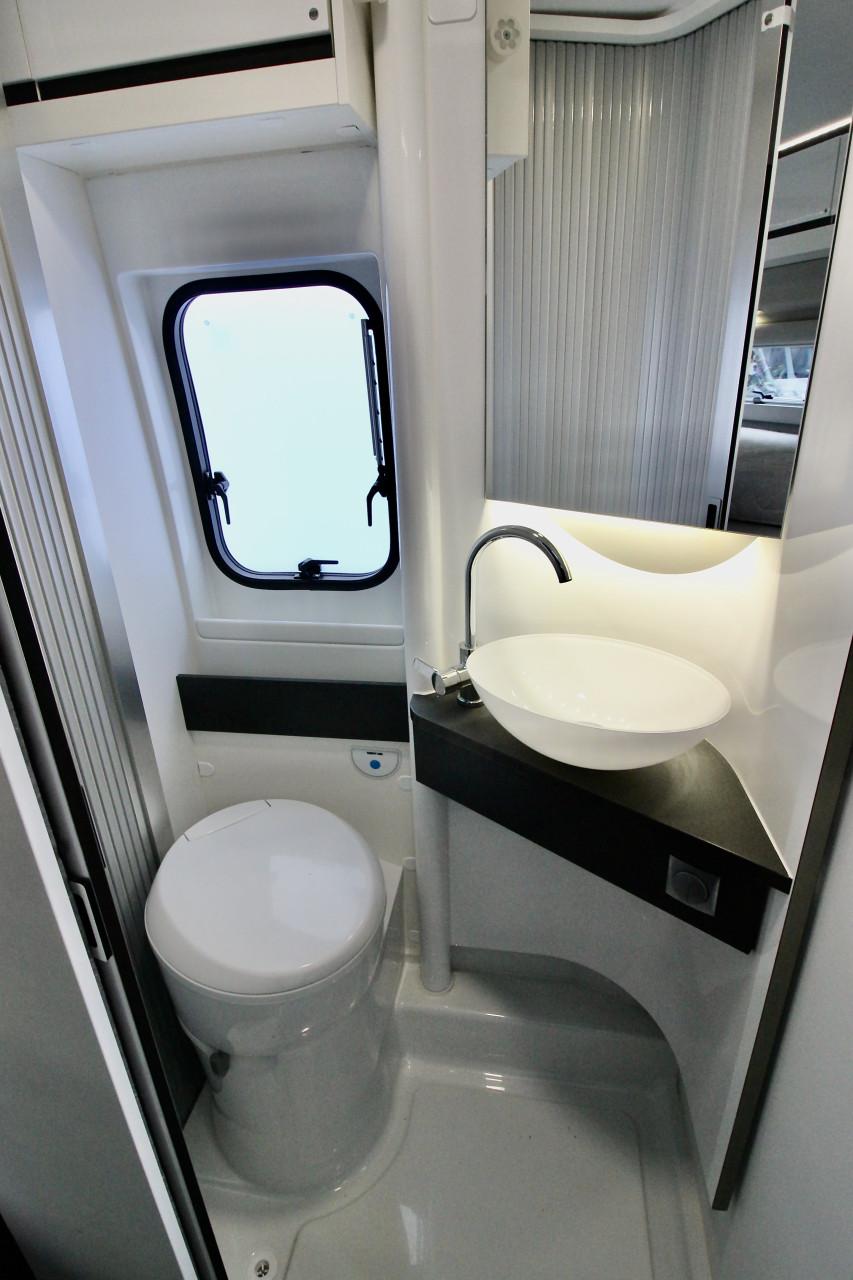 Adria Twin 640SLB(Lengtebedden, Automaat, 30000km, Eerste eigenaar)