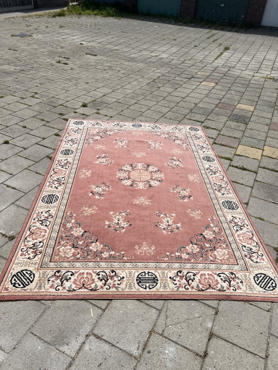 Tapijt / vloerkleed 275x190 cm. Herkomst, leeftijd onbekend