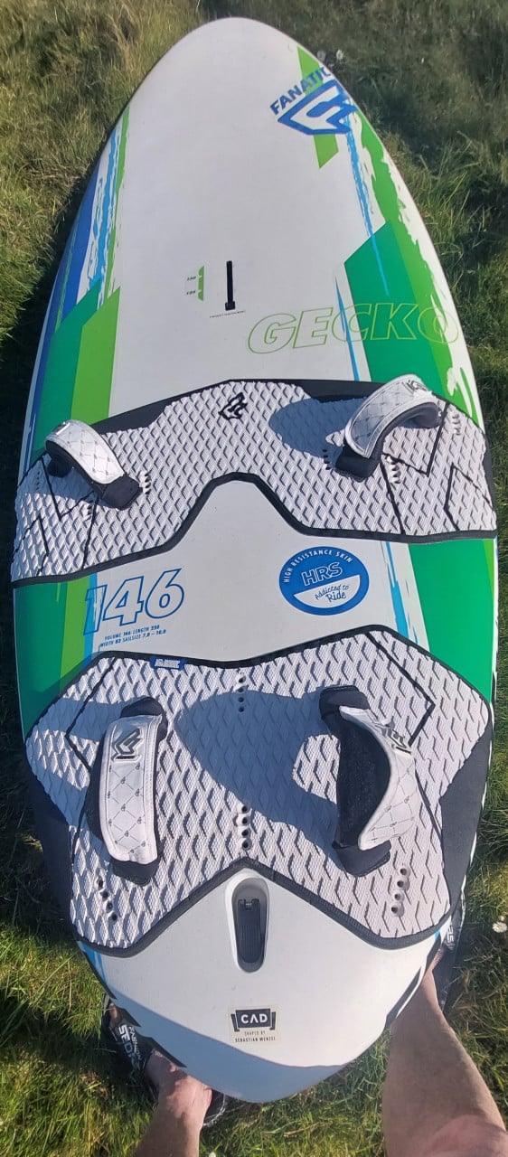 TE KOOP SURFBOARDS, BEGINNER EN GEVORDERDE. MET LEUKE AANHANGER