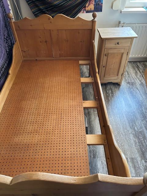 "antiek" grenen ledikant.