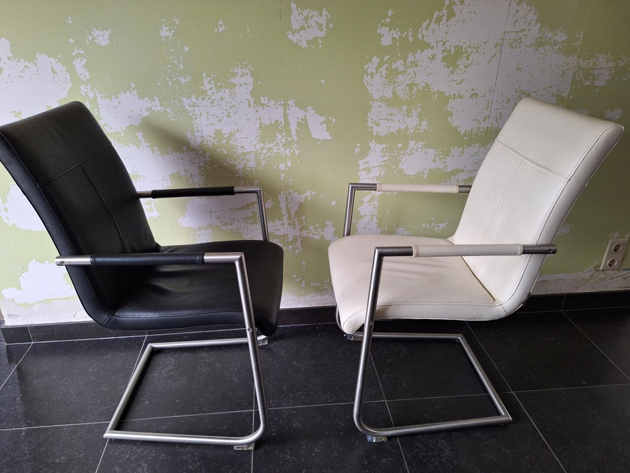 Acacia eetkamertafel plus 8 leren stoelen