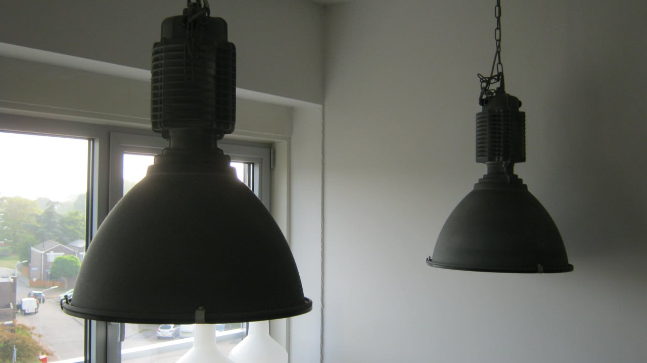 TE KOOP 2X SUPER GROOTE INDUSTRUELE LAMPEN VOOR 50 EURO