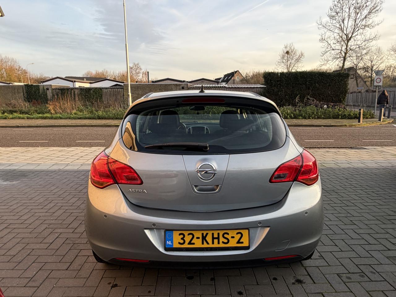 Opel Astra 1.6 Edition Airco PDC NAVIGATIE CCT Nap Logisch Org Nl
