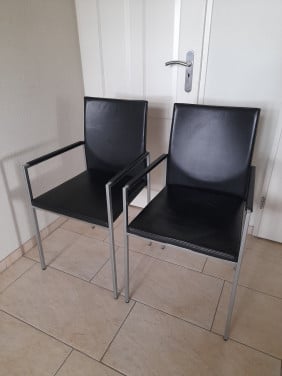 2 KFF  disign stoelen van leer (in goede nette staat )