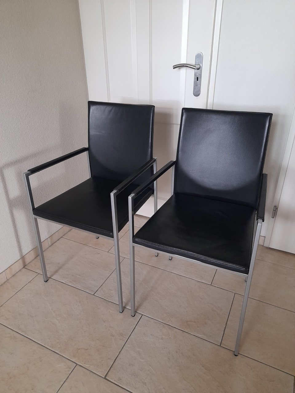 2 KFF  disign stoelen van leer (in goede nette staat )