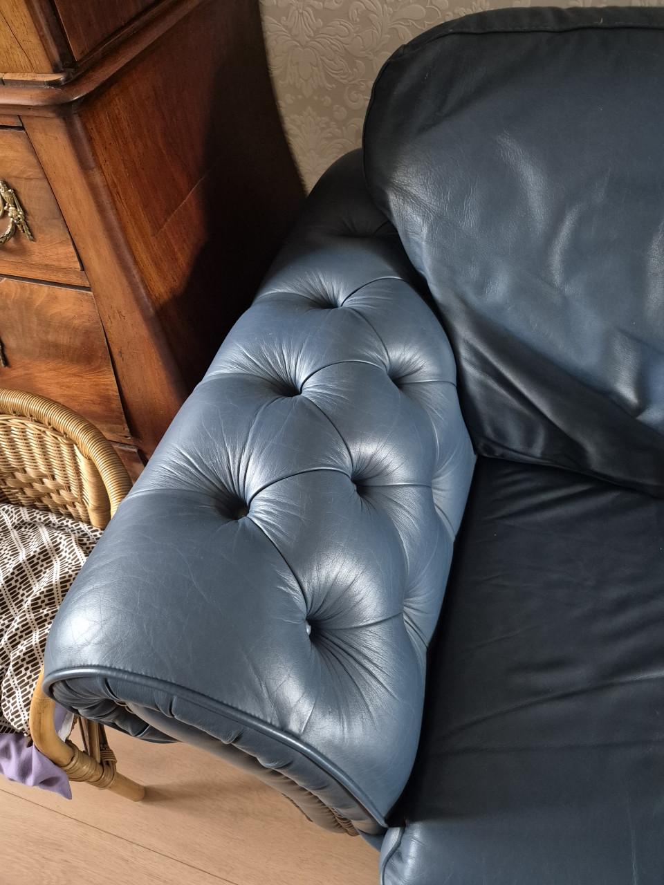 Lederen Chesterfield bank