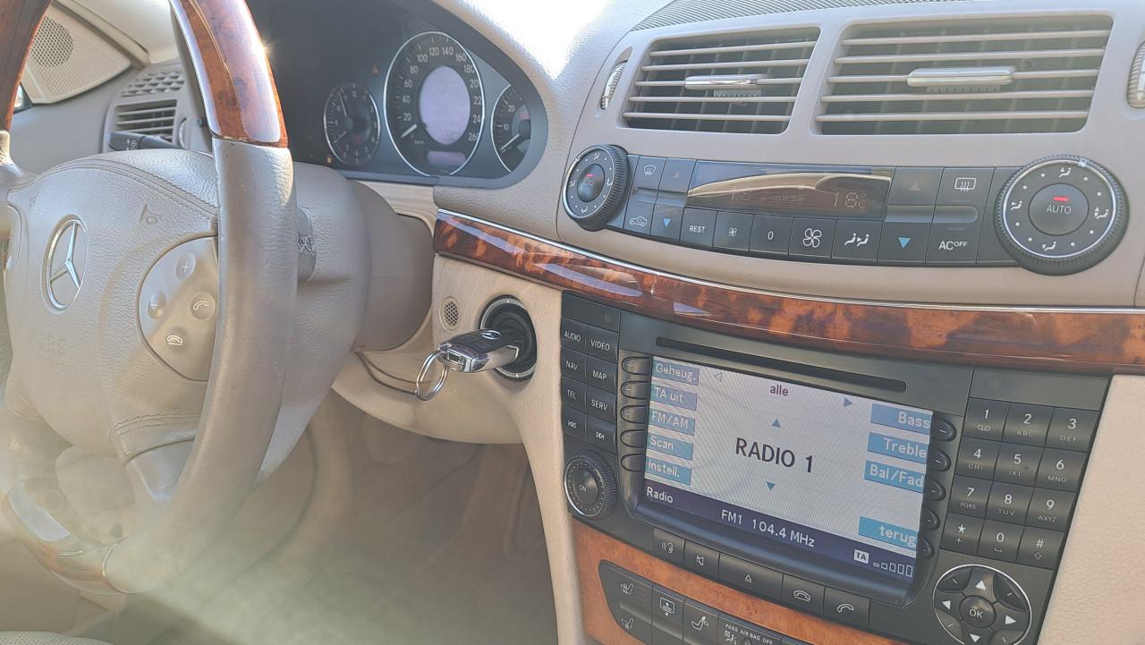 Mercedes E500 Diep Zwart 2004 287.200 km € 5.500