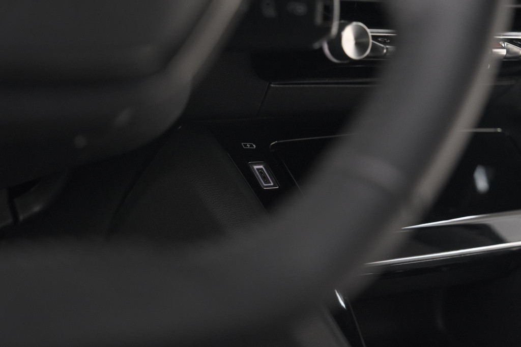 Peugeot 2008 puretech 130 eat8 allure | camera | navigatie | apple carplay 