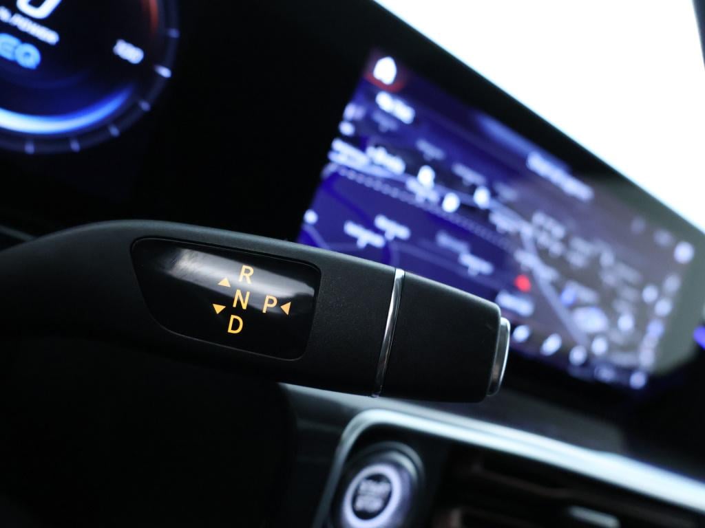 Mercedes-Benz Eqc 400 4matic luxury line 80kw | panoramadak | stoelverwarmi