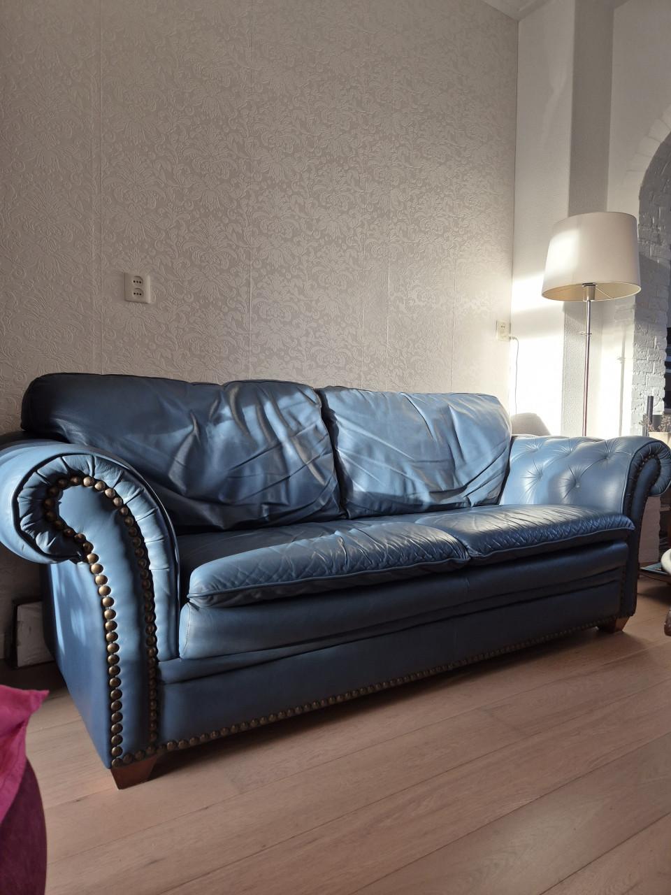 Lederen Chesterfield bank