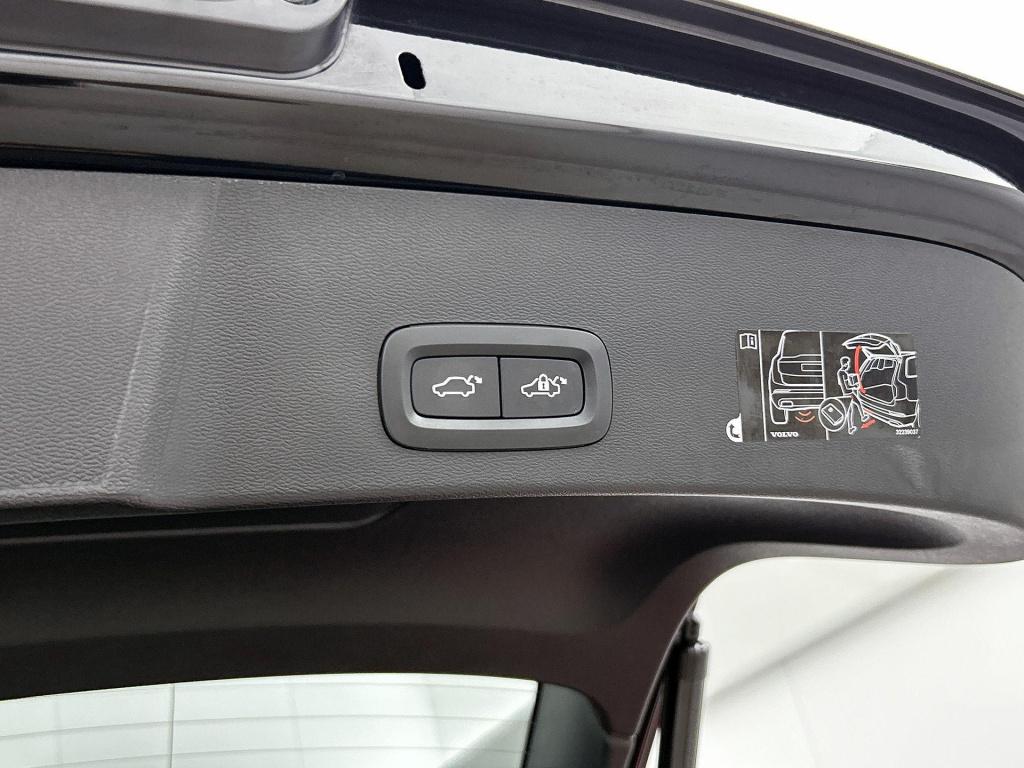 Volvo XC40 recharge p8 awd r-design | panoramadak | trekhaak | harman kardo