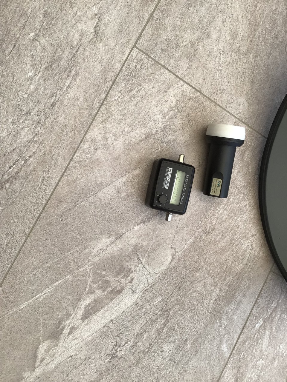 Schotelantenne Triax 60cm met meter.