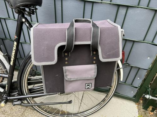 Fietstas enkel met fietspompje