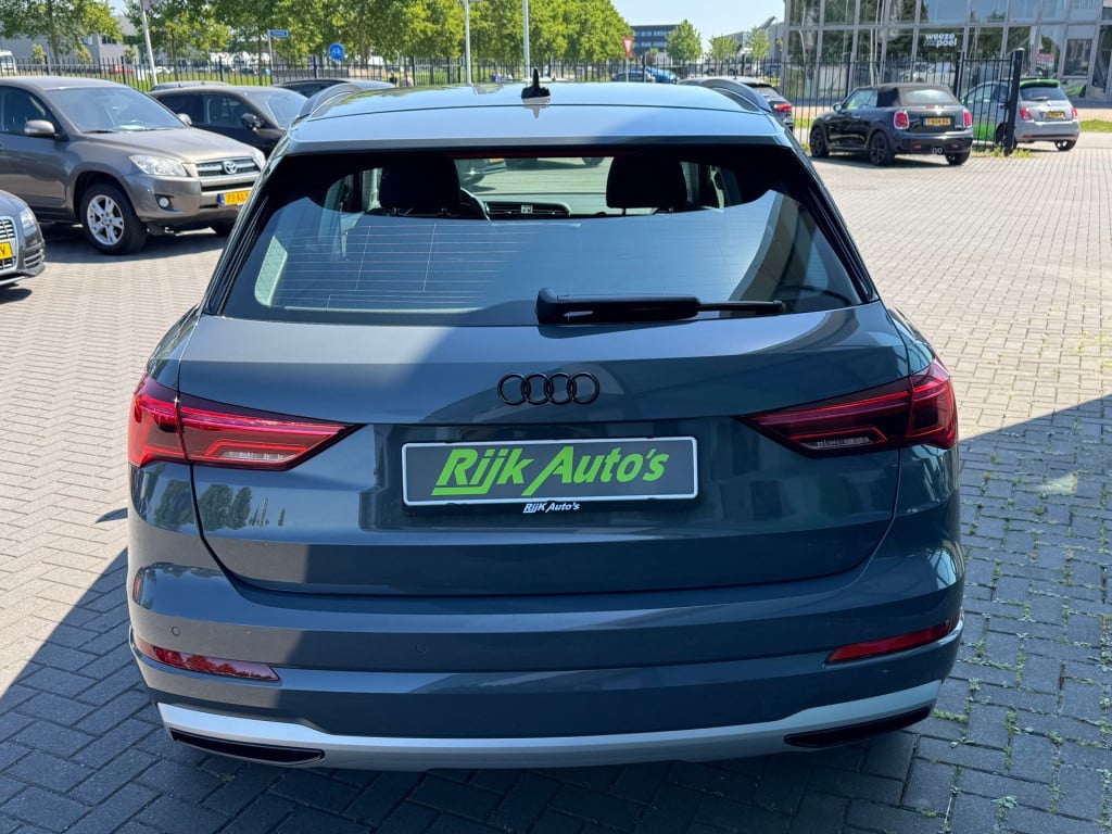 Audi Q3 35 tfsi advanced * matrix led * keyless * trekhaak