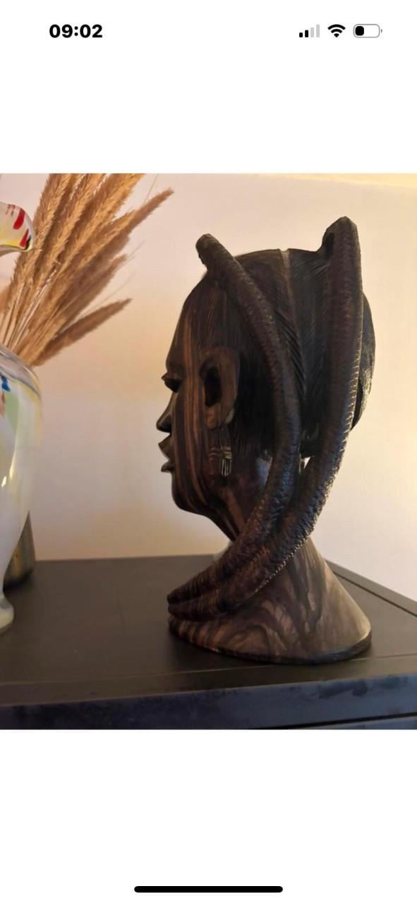 Ebben-houten buste Afrikaanse vrouw