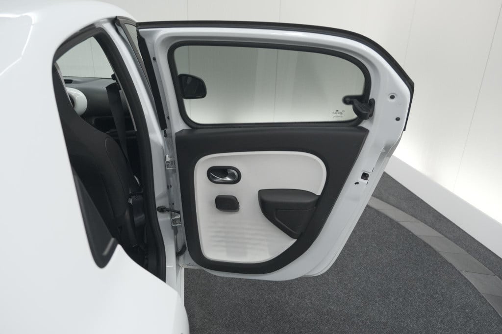 Renault Twingo sce limited | parkeersensoren | bluetooth | airco | 15 inch 