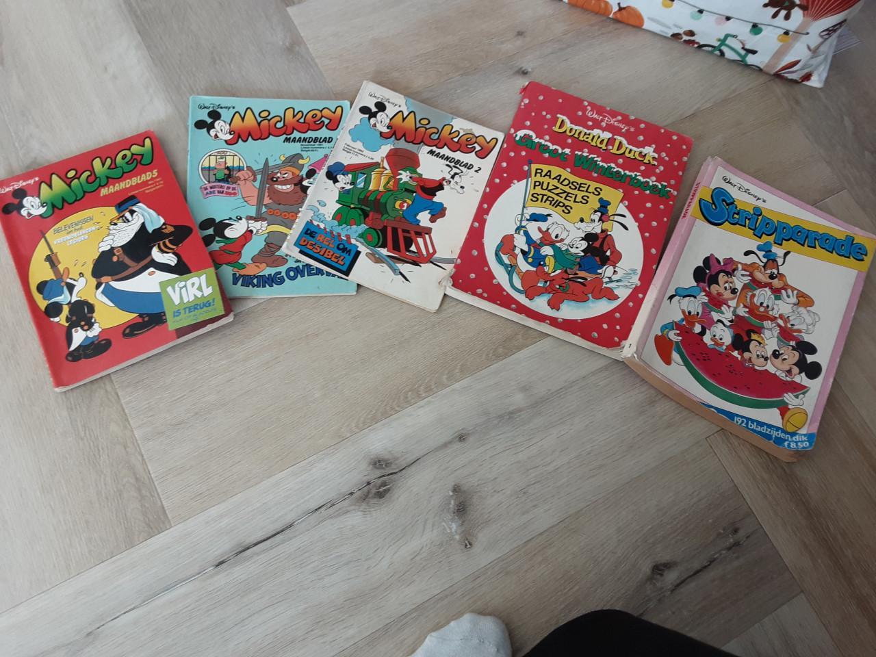 5 oude stripboeken  Donald duck  samen voor 5 euro