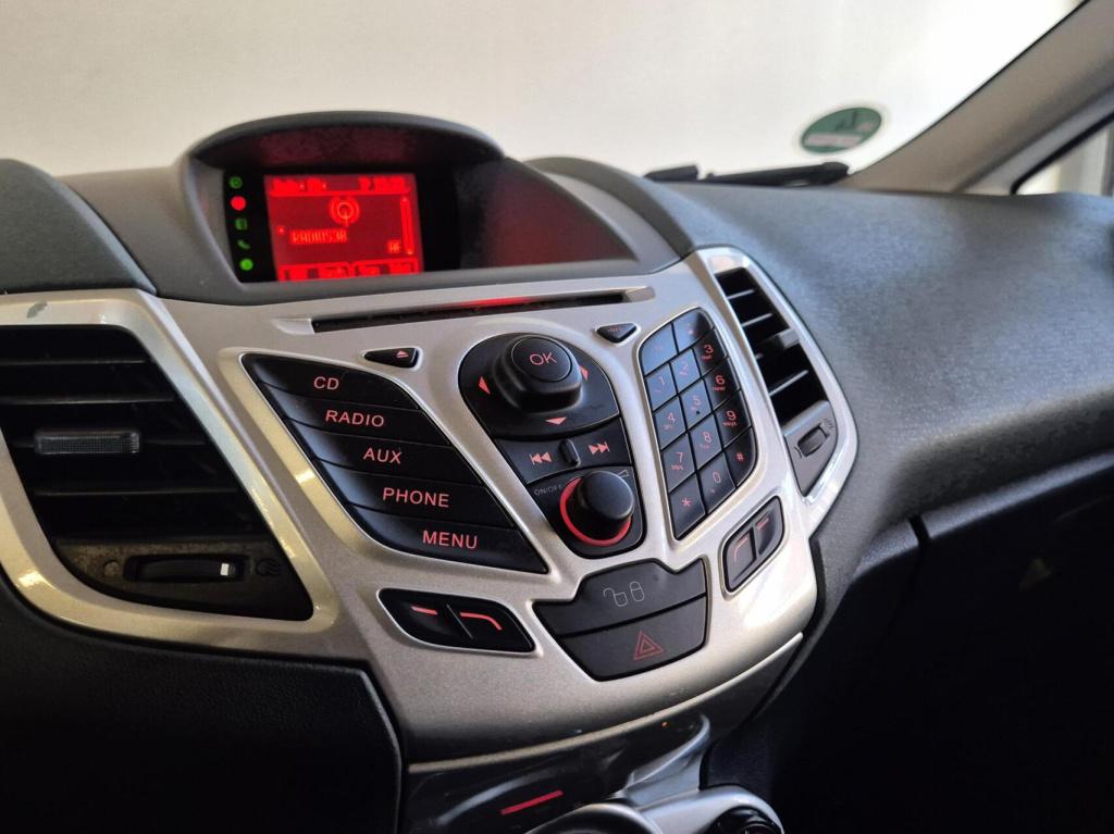 Ford Fiesta 1.4 titanium / automaat / nieuwe distriebutieriem
