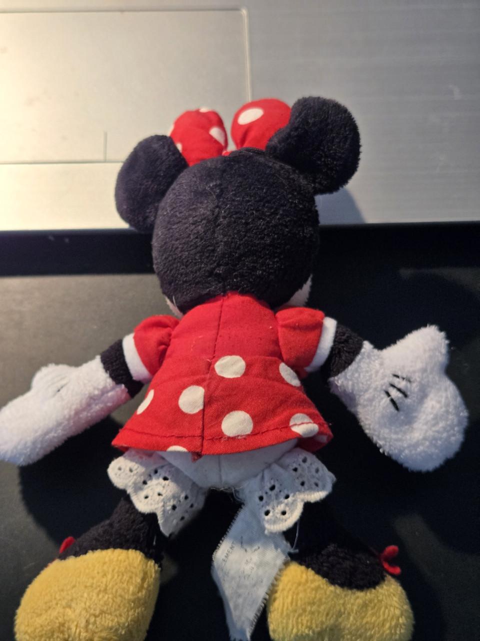 Kleine Disney-knuffel Minnie Mouse 18 centimeter hoog.