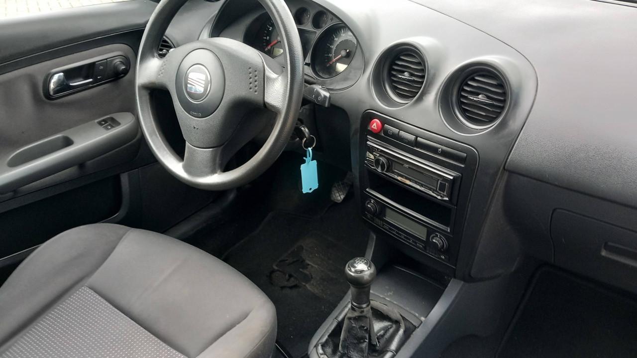 Seat Ibiza 1.4 16v Sensation 3deurs bj:2005 airco lm-velgen apk 2027