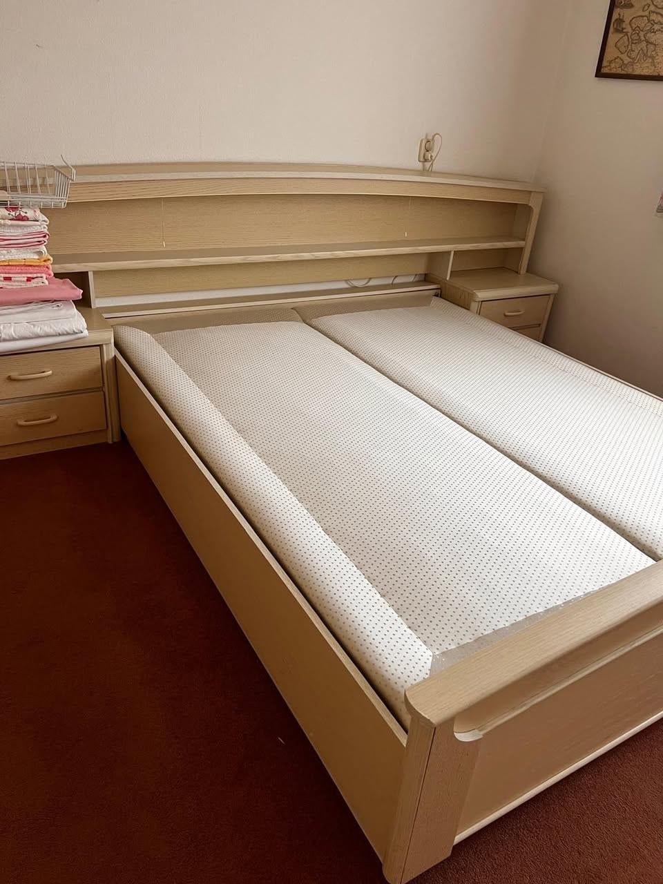 Slaapkamer: bed en linnenkast, mag ook los van elkaar