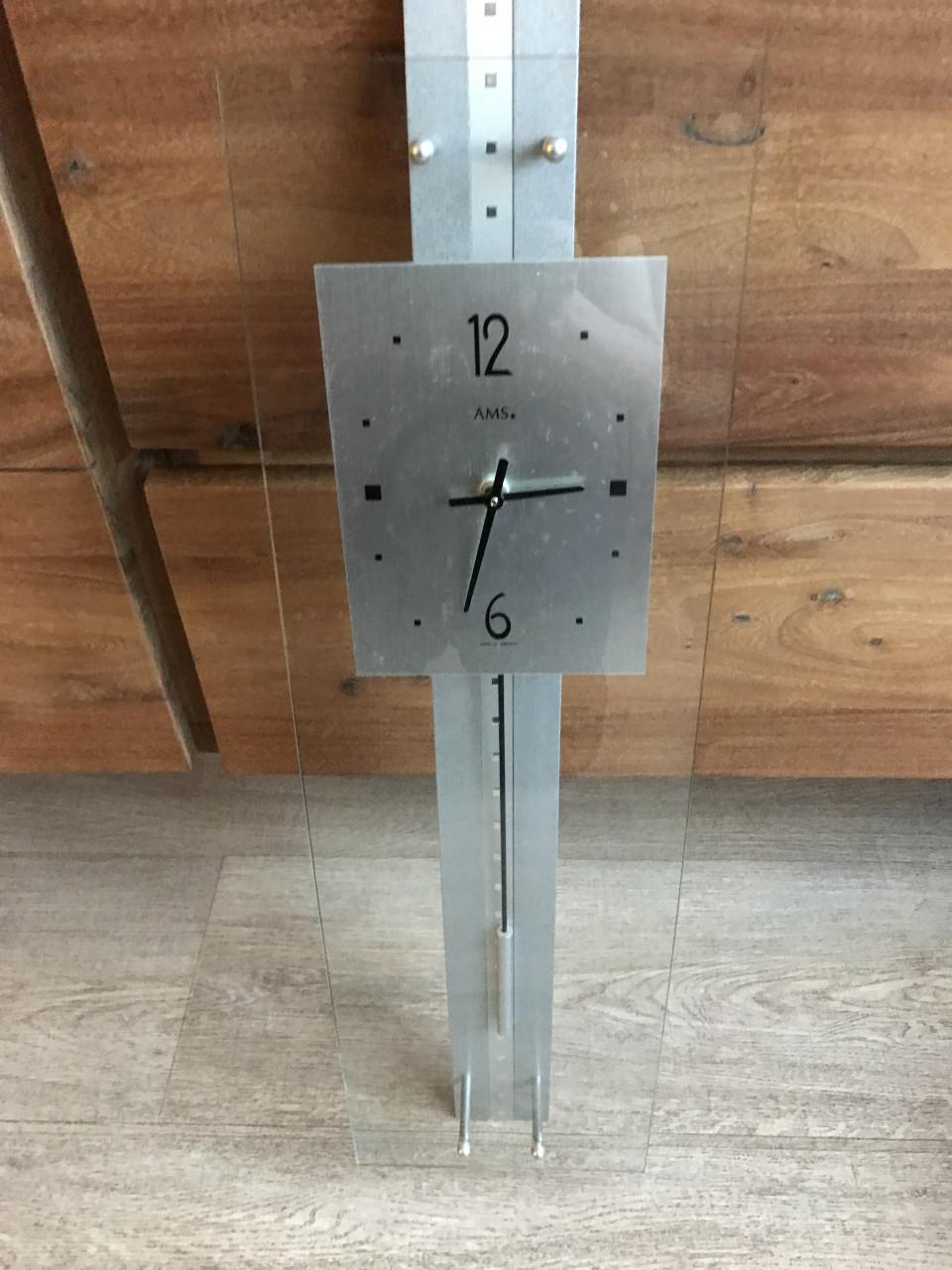 MOOIE GLAZEN KLOK MET SLINGER