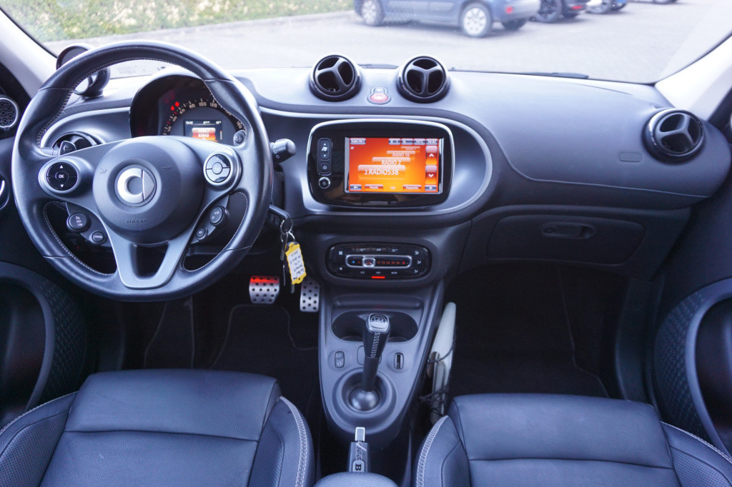 Smart Forfour 1.0 t brabus automaat panoramadak / navi / cruise / camera / 