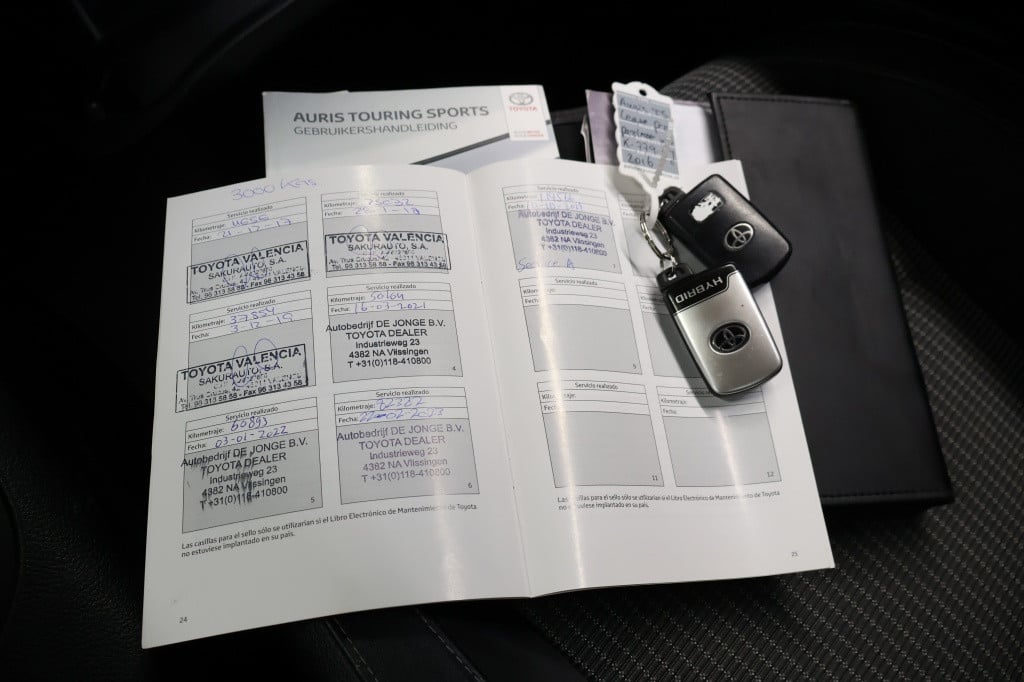 Toyota Auris touring sports 1.8 hybrid lease pro