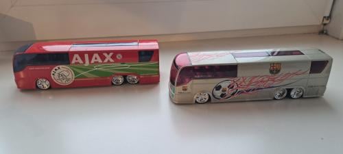 Ajax en Barcelona spelersbus