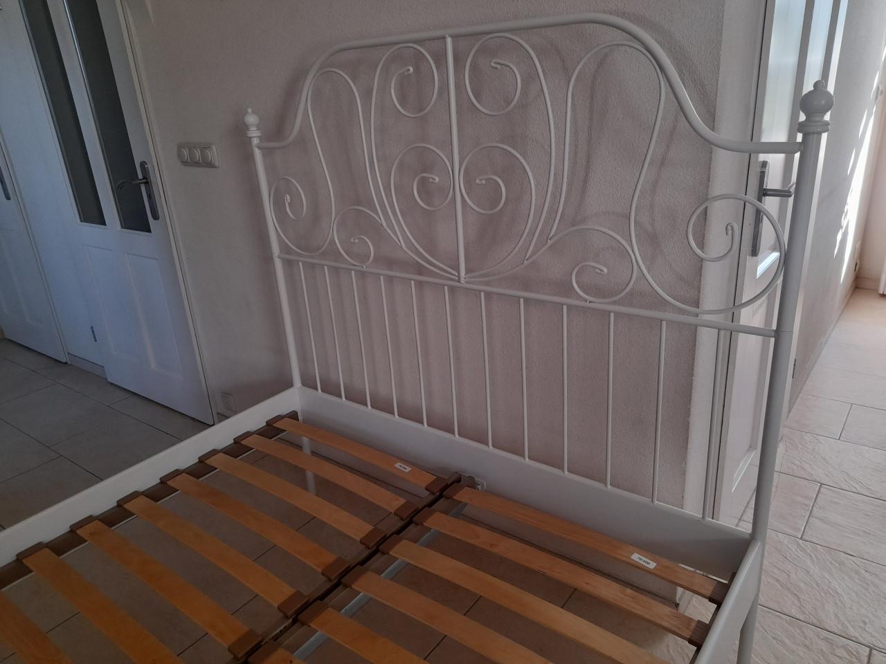 Wit metalen bed 140 x 200 (in goede nette staat )