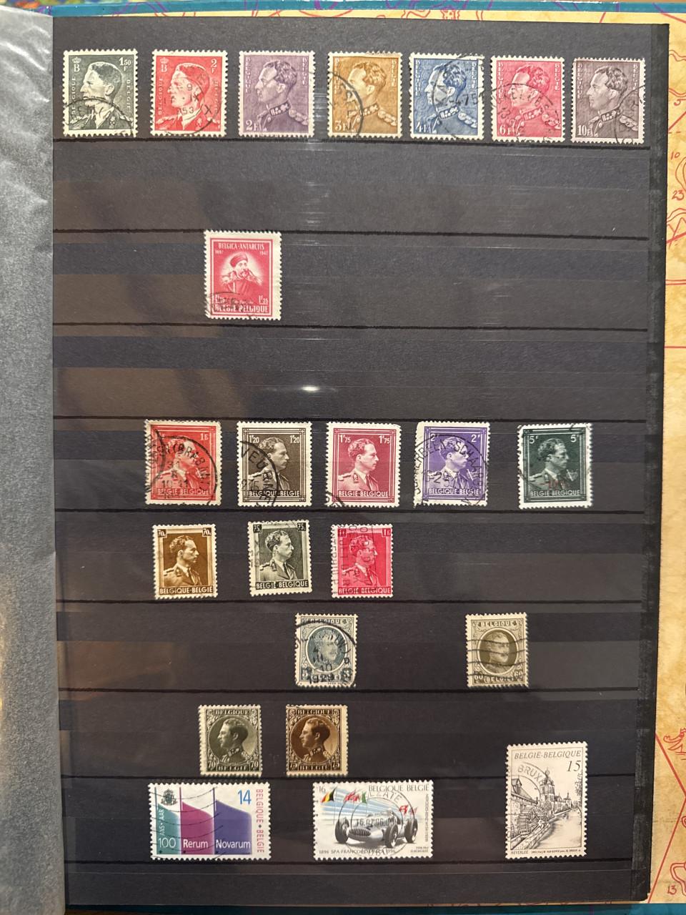 Complete postzegelverzameling – 4 albums – Wereldwijd & thematisch