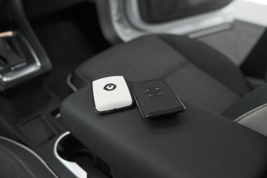 Renault Captur 1.6 e-tech plug-in hybrid 160 intens | trekhaak | camera | n