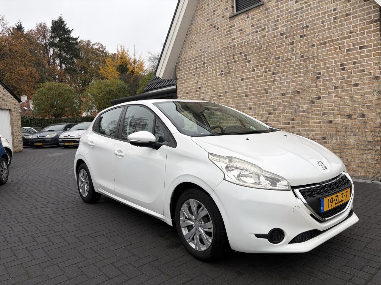 Peugeot 208 1.2vti 2013 5drs airco