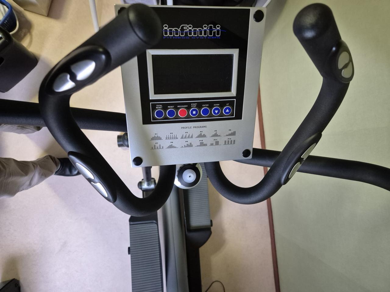 Crosstrainer Infiniti X985