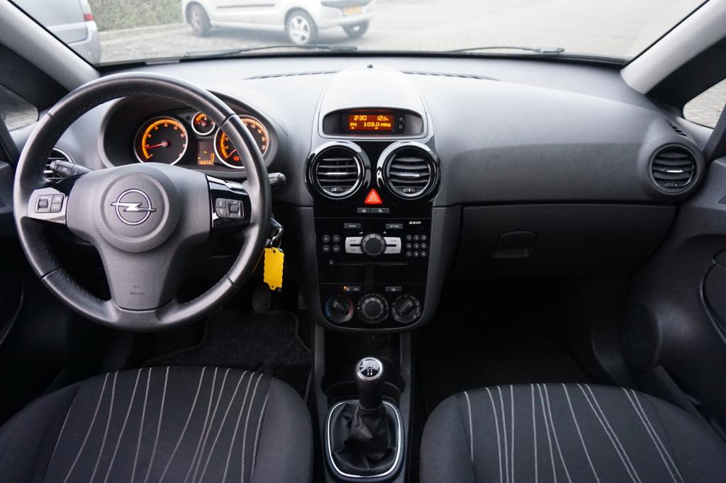 Opel Corsa 1.4-16v '111' edition airco / elektr. ramen / cruise / trekhaak